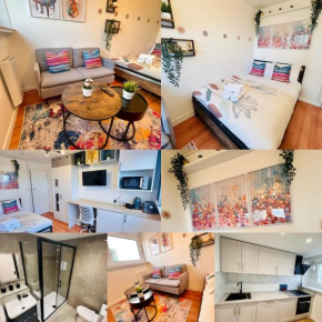 B - Newley Renovated Private Self-Contained Room in a Shared Apartment in Birmingham City Centre
